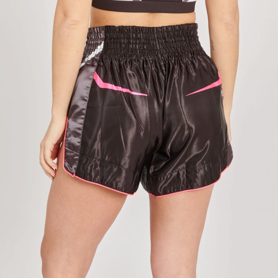 pantaloncini-muay-thai-leone-revo-con-spacco-laterale-fuxia.jpg.webp